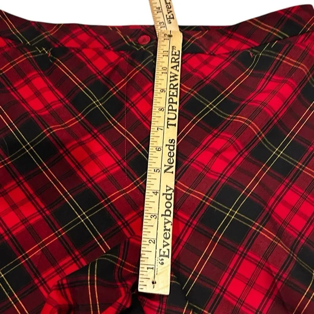 Peck & Peck red plaid golf shorts size 14
